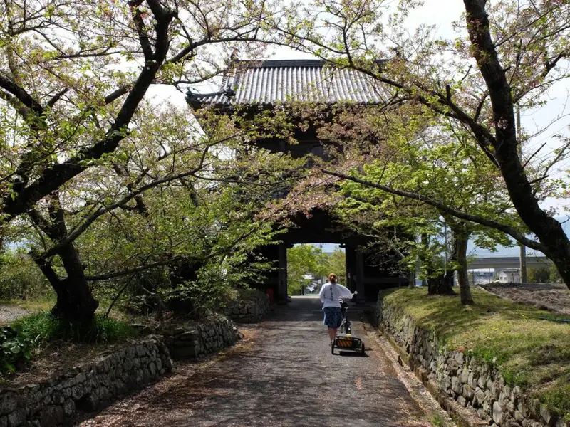 temple-gate-2019-shikoku-henro-life-with-ruth-and-gord